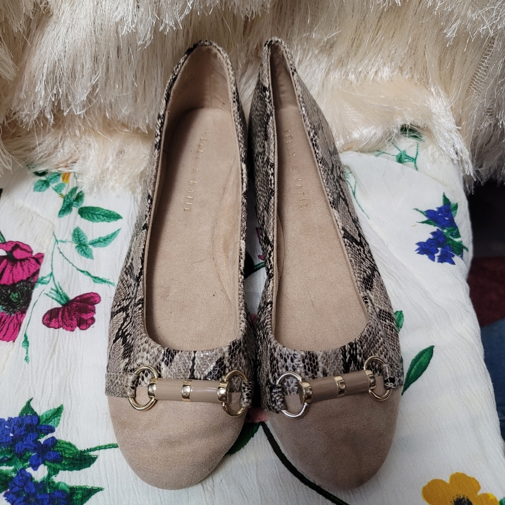 Kelly & Kate Wendie Flats.  Size 8M.  (171)